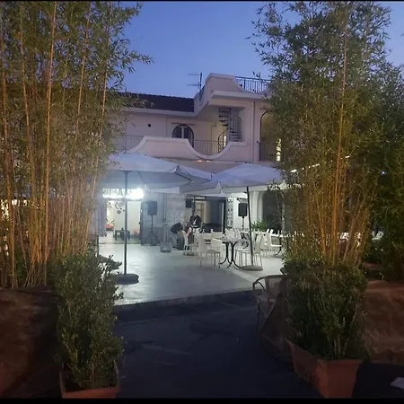 מלון Max E Restaurant *