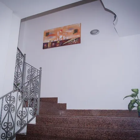 Max E Restaurant فندق