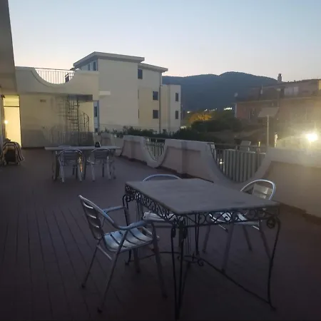 Max E Restaurant Hotel